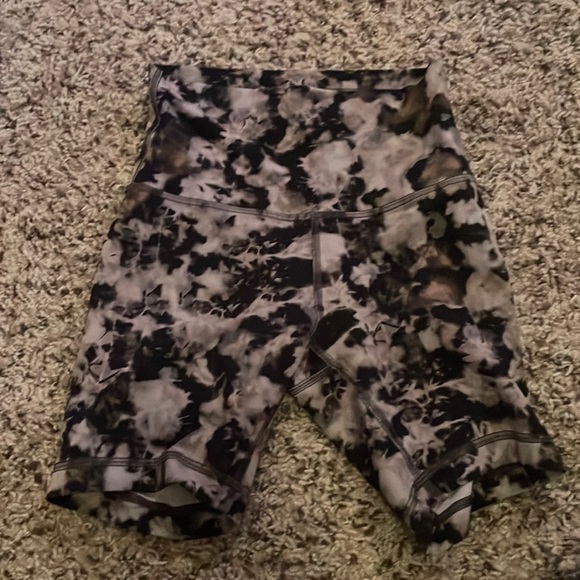 Lululemon align shorts !! 🔆 - Picture 1 of 2
